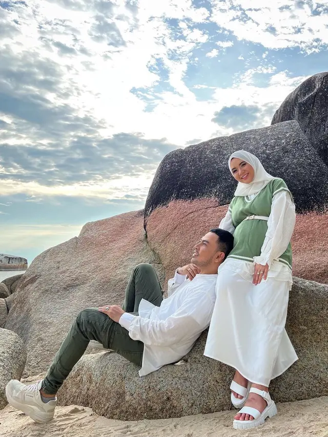 Hamil Anak Pertama, Ini 5 Maternity Shoot Fikoh LIDA dan Fomal