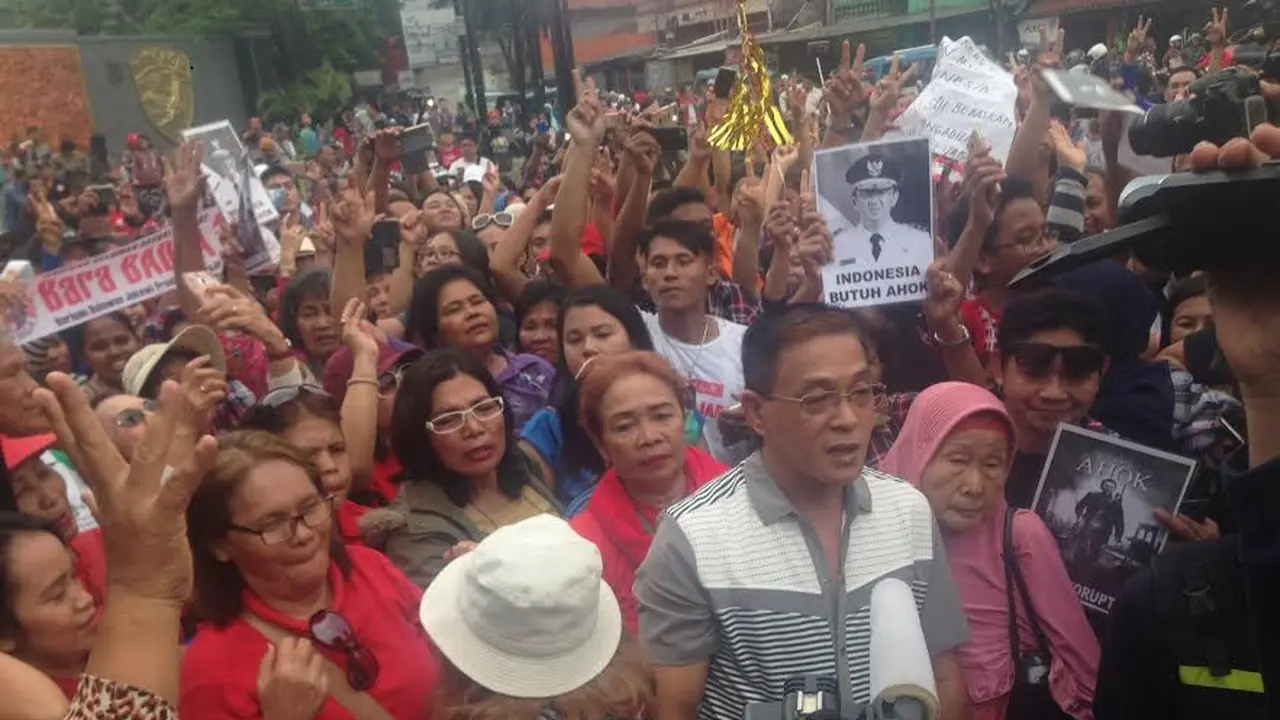 Massa pendukung Ahok padati Mako Brimob