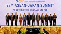 Wakil Presiden RI, Ma’ruf Amin, memimpin Delegasi RI dalam Konferensi Tingkat Tinggi (KTT) ASEAN-Jepang ke-27 yang diadakan hari Kamis (10/10) di National Convention Center, Vientiane, Laos. Pertemuan ini dihadiri oleh para pemimpin negara anggota ASEAN (kecuali Myanmar yang diwakili oleh perwakilan non-politik), Timor Leste, Perdana Menteri Jepang yang baru, Ishiba Shigeru, serta Sekretaris Jenderal ASEAN. (Dok. Kemenko Perekonomian)