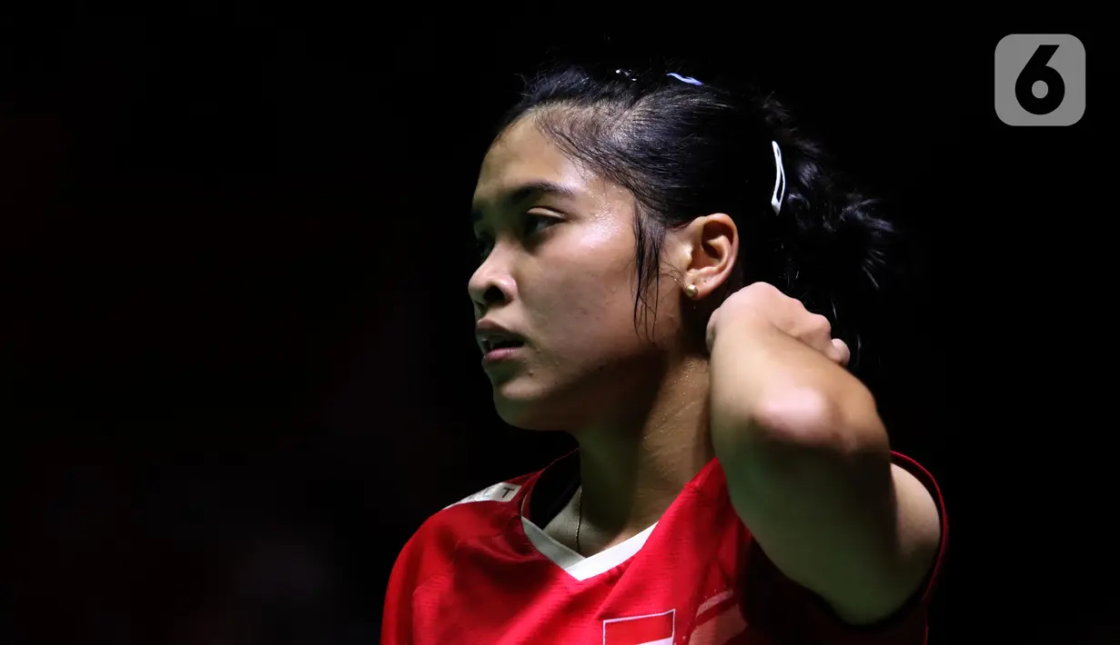 Pebulutangkis tunggal putri Indonesia, Gregoria Mariska Tunjung saat berlaga melawan Han Yue (China) di babak Perempat Final Indonesia Masters 2023 di Istora Senayan, Jakarta, Jumat (27/1/2023). Langkah Gregoria Mariska Tunjung terhenti usai disingkirkan wakil China, Han Yue, dalam tiga gim 21-19, 8-21, dan 16-21. (Liputan6.com/Helmi Fithriansyah)
