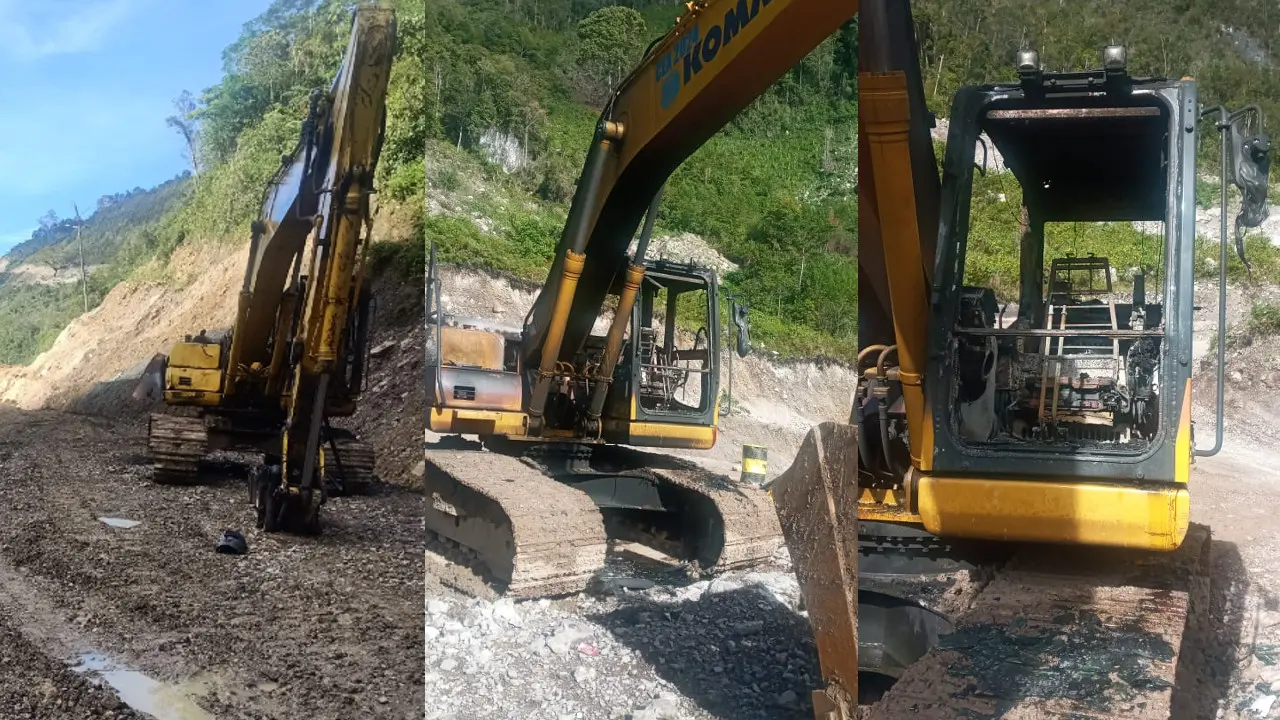 Sejumlah alat berat di proyek jalan di Pegunungan Bintang Papua yang dibakar KKB