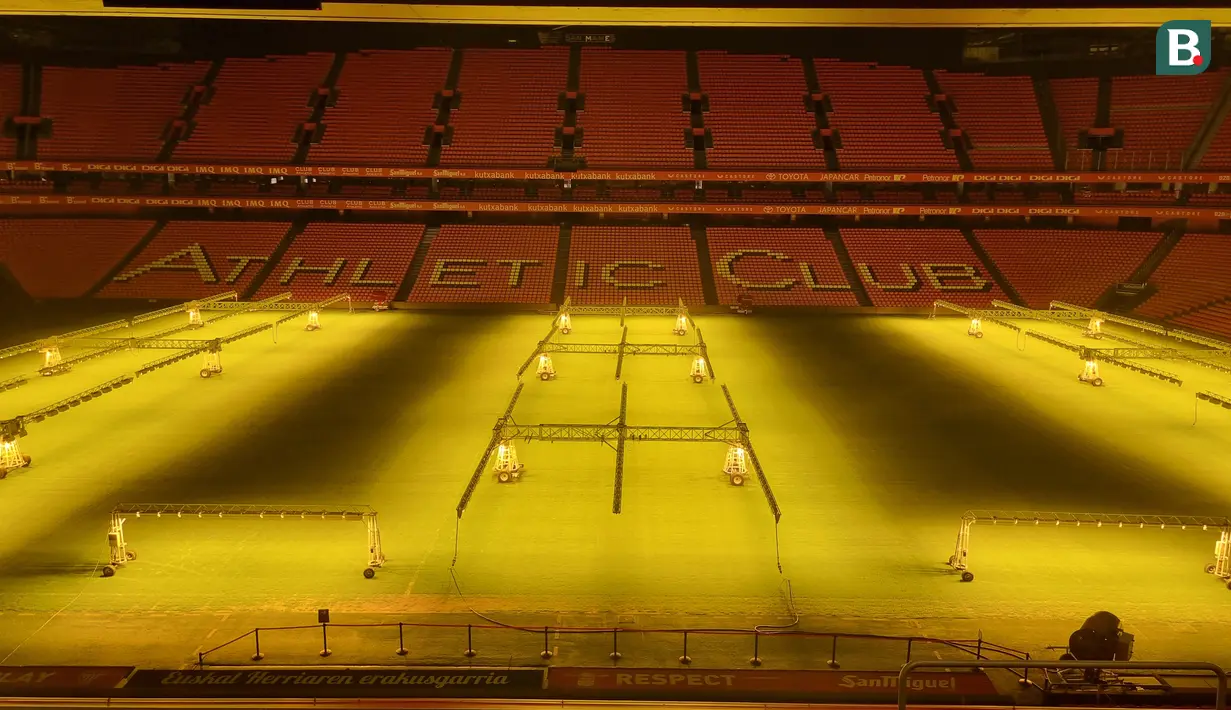 <p>Penampakan lapangan Stadion San Mames dilihat dari atas saat Tur Stadion San Mames (10/1/2024). (Bola.com/Yus Mei Sawitri)</p>