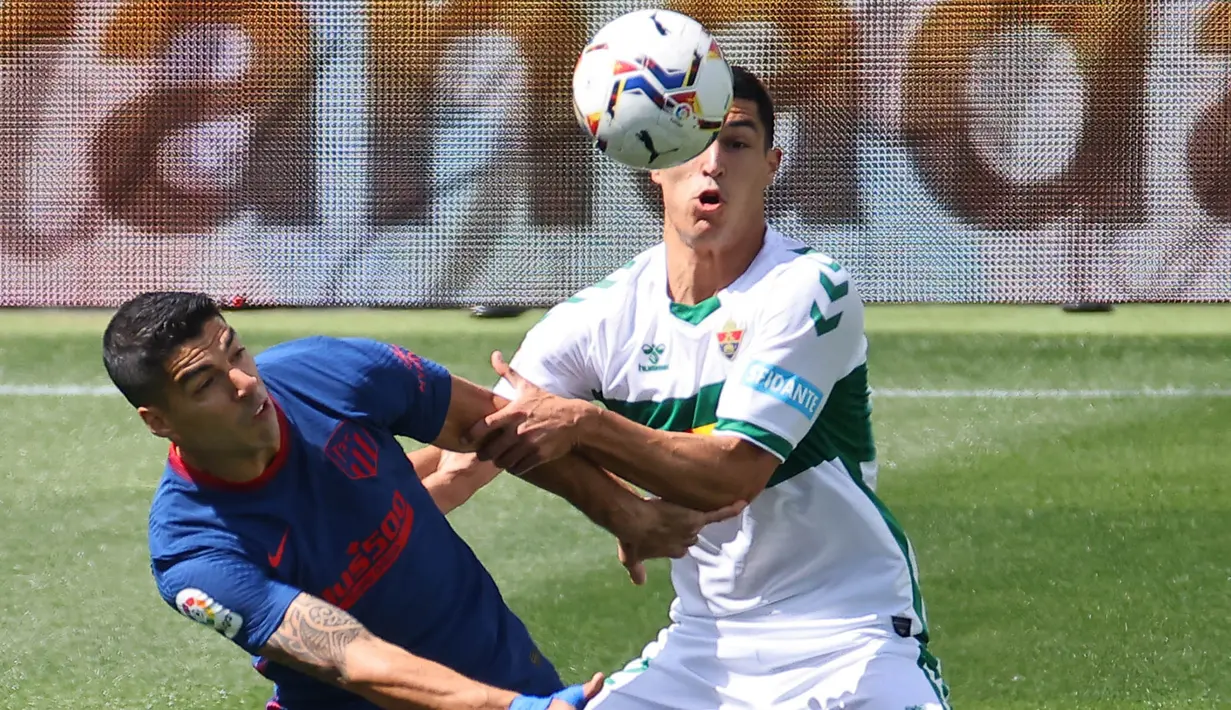 Di awal babak kedua, Atletico tidak menurunkan tempo serangan. Mereka langsung membombardir gawang Elche dengan serangan-serangan mereka. (Foto: AFP/Jose Jordan)