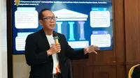 EVP Digital Business & Technology Telkom Komang Budi Aryasa saat memaparkan mengenai strategi Telkom dalam mendukung ekosistem Artificial Intelligence (AI) Indonesia di Jakarta, Rabu (26/2/2025).