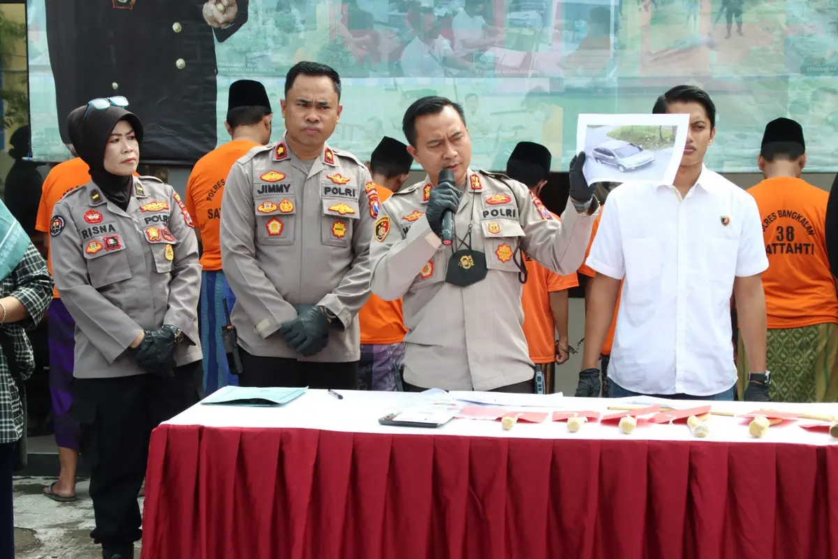 Polisi meringkut 7 pelaku pembacokan terkait Pilkades Bangkalan. (Istimewa)