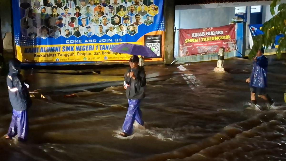 Hujan Deras Sejak Jumat Sore, Buat Wilayah Tanjungsari Gunungkidul Dikepung Banjir