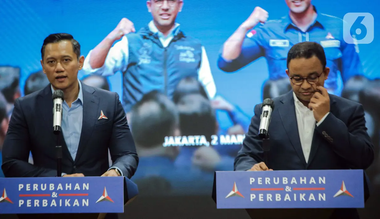 Ketua Umum Partai Demokrat Agus Harimurti Yudhoyono atau AHY (kiri) bersama Anies Baswedan menyampaikan pernyataan kepada awak media usai menggelar rapat terbatas di DPP Partai Demokrat, Jakarta, Kamis (2/3/2023). Dalam rapat terbatas tersebut membahas bahwa Partai Demokrat telah resmi memberikan dukungan kepada Anies Baswedan untuk maju sebagai calon presiden pada Pemilihan Presiden 2024. (Liputan6.com/Faizal Fanani)