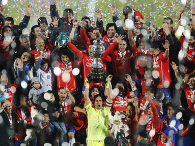 Cile menjadi juara Copa America 2015 setelah menang adu penalti melawan Argentina dengan skor 4-1. (EPA/JUAN CARLOS CARDENAS)