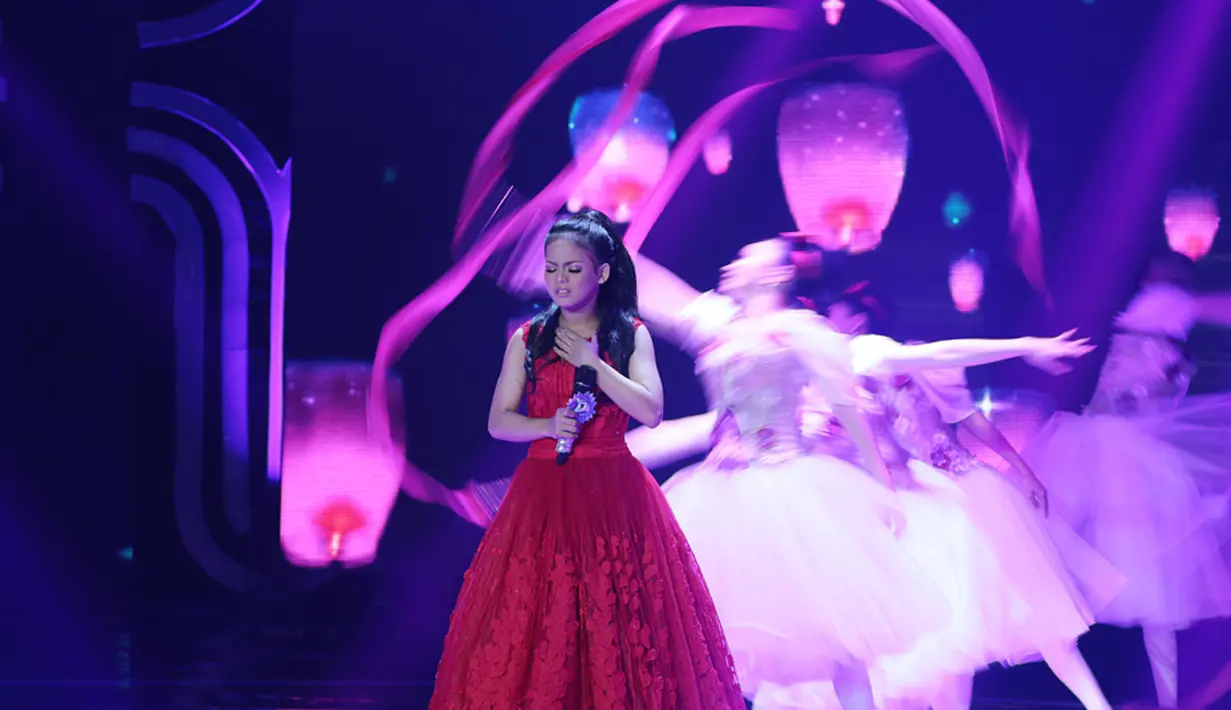 Kondisi Putri di malam final memang sedang tidak enak badan, namun ia tetap memberikan penampilan yang maksimal dan membuat para dewan juri terpukau melihatnya.  (Deki Prayoga/Bintang.com)