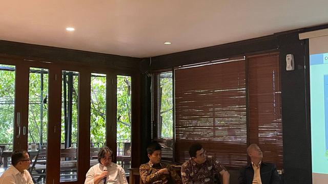 Diskusi Selular mengenai pro kontra kehadiran satelit Starlink di Indonesia