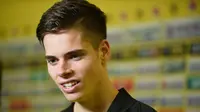 Gelandang muda Borussia Dortmund, Julian Weigl, diincar oleh Manchester City. (Sky Sports)