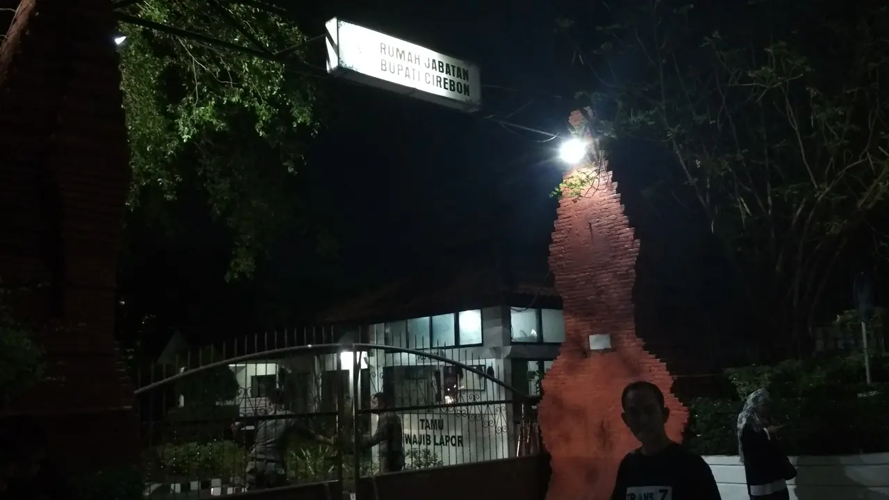 Suasana pendopo Kabupaten Cirebon, Jawa Barat setelah operasi tangkap tangan KPK