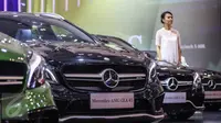 Mobil Mercedez Benz berjejer saat peluncuran tujuh mobil terbaru Mercedes Benz di Gaikindo Indonesia International Auto Show (GIIAS), ICE BSD, Tangsel, Kamis (11/8). (Liputan6.com/Fery Pradolo)