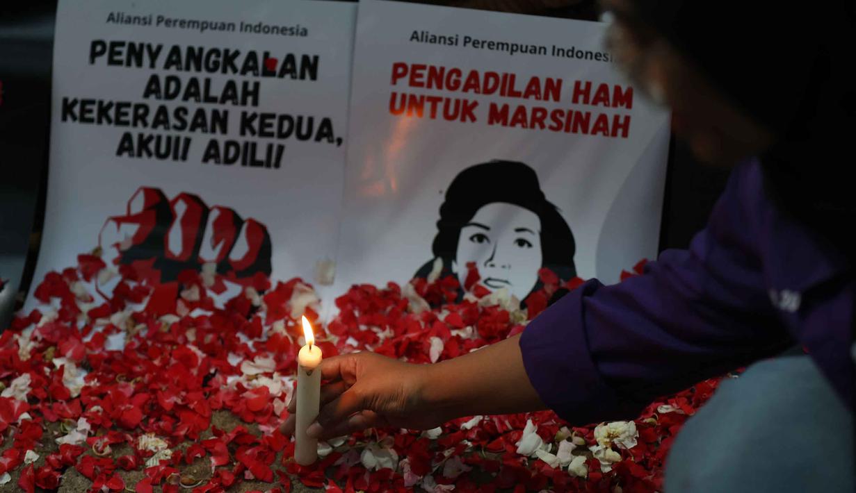 Aliansi Perempuan Indonesia (API) saat menggelar aksi unjuk rasa memperingati 28 tahun Reformasi di depan kantor Komisi Nasional (Komnas) Hak Asasi Manusia (HAM), Jakarta, Selasa (19/5/2026). (Kapanlagi.com/Budy Santoso)