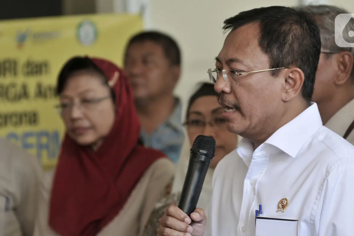 Menkes Terawan Tinjau Kondisi Dua Pasien Positif Corona di RSPI Saroso