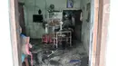 Kondisi salah satu rumah setelah banjir merendam Kampung Rawa Indah, Jakarta Utara, Senin (24/2/2020). Kampung yang terletak di dua kelurahan, yakni Sukapura dan Pegangsaan Dua tersebut masih terendam banjir hingga sore ini dengan ketinggian air 30-50 cm. (merdeka.com/Iqbal S Nugroho)