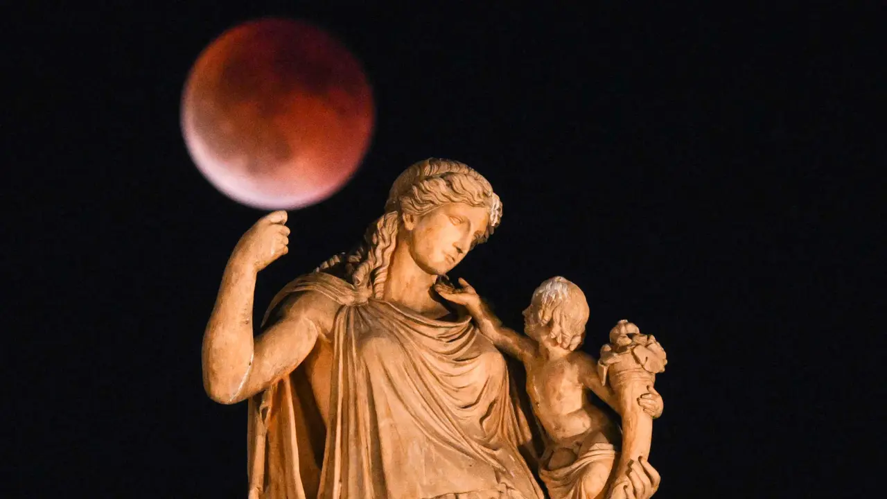 Kembali Hiasi Langit, Seperti Ini Penampakan Fenomena “Blood Moon” di Berbagai Negara