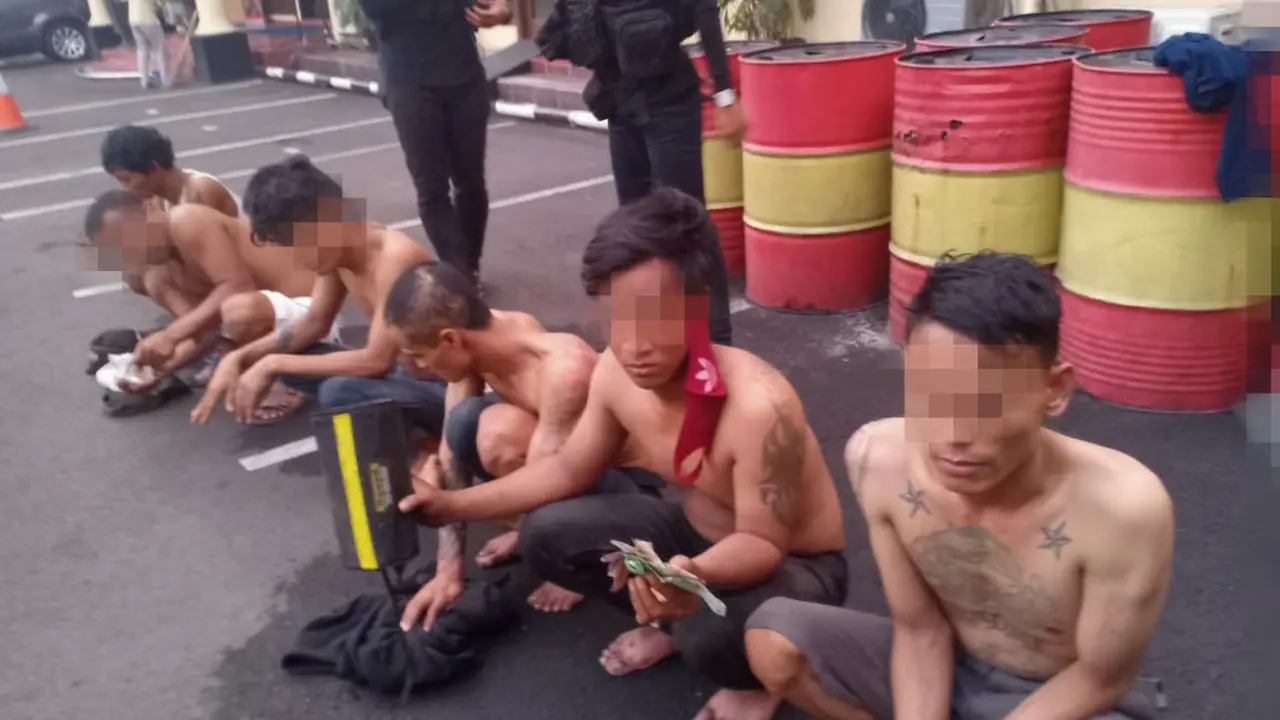 Enam preman yang kerap memeras sopir truk di kawasan Kapuk, Cengkareng, Jakarta Barat diringkus polisi