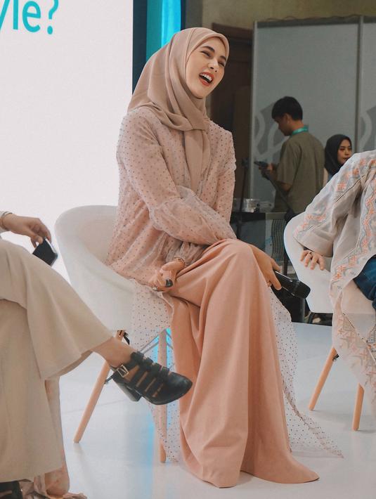 <p>Kecantikan Paula Verhoeven pun membuat warganet hingga rekan artis terkagum-kagum. Seperti kata Syahnaz Sadiqah di kolom komentar. "Kaka cantik bangetttt masya allah." (Foto: Instagram/ paula_verhoeven)</p>