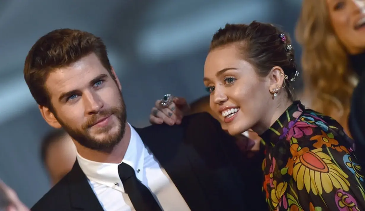 Sementara itu keluarga Liam pun menginginkan mereka miliki anak secepat mungkin. Kedua saudara Liam sudah punya anak dan mereka pun mendesaknya. (elitedaily)