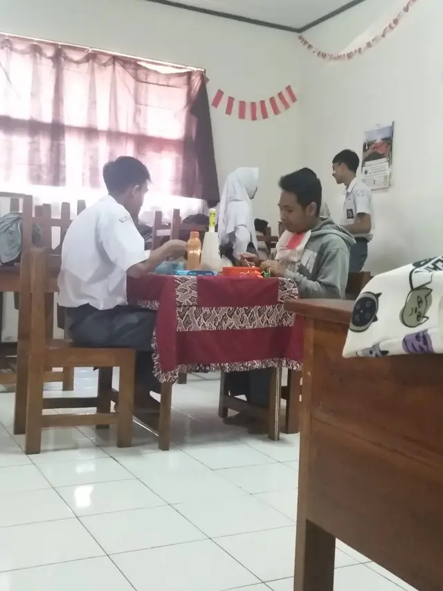 Kelakuan Nyeleneh siswa di dalam kelas