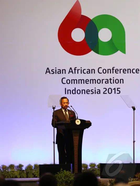 Sultan Brunei Darussalam Hassanal Bolkhiah memberikan pidato saat pembukaan Konferensi Tingkat Tinggi (KTT) Asia Afrika tahun 2015 di Jakarta Convention Center, Rabu (22/4). (Liputan6.com/Herman Zakharia) 