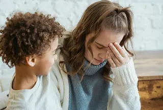 Strategi tenang menghadapi anak overstimulation saat liburan. [Dok/Pexels.com/Keira Burton].