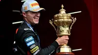 Pembalap McLaren, Lando Norris, berhasil meraih podium juara di Formula 1 (F1) GP Inggris 2025 di Sirkuit Silverstone, Minggu (6/7/2025) malam WIB. (AFP/Andrej ISAKOVIC)