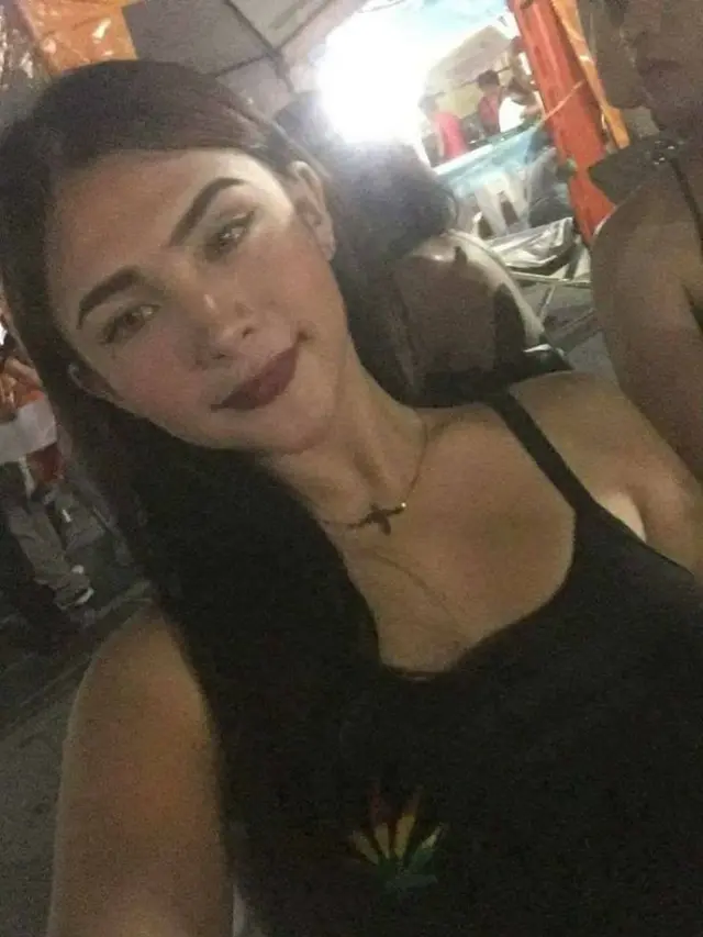 [Bintang] Foto Masa Kecil Cewek Cantik Ini Mengejutkan Netizen, Ternyata Dulunya Seorang Cowok Imut