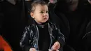 Kanye West dan Kim Kardashian begitu mencintai kedua buah hatinya yakni North dan Saint West. Menurut Kanye West dirinya tetap inginkan kehamilan anak ketiga dari Kim Kardashian. (AFP/Bintang.com)