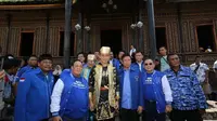 Agus Harimurti Yudhoyono (AHY) saat berkunjung ke Istano Basa Pagaruyung, kabupaten Tanah Datar, Sumatera Barat. foto: istimewa