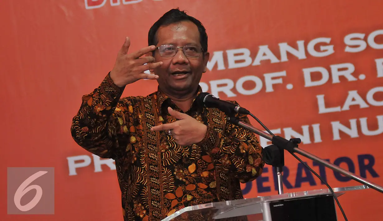Mantan Ketua MK Mafud MD memberikan sambutan saat menghadiri diskusi Publik di MMD Institute, Jakarta, Selasa (16/2/2016). Diskusi ini bertajuk "Menuju Upaya Penguatan KPK". (Liputan6.com/Johan Tallo)