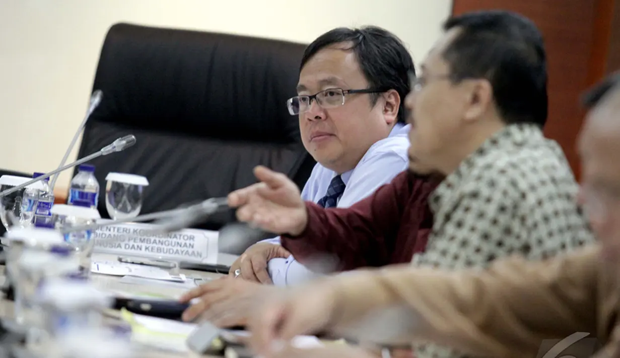 Menteri Keuangan Bambang Brodjonegoro terlihat hadir dalam rapat koordinasi (rakor) yang membahas masalah  penyaluran beras buat rakyat miskin di Gedung Kementerian Perekonomian, Jakarta, Rabu (14/1/2015). (Liputan6.com/Faizal Fanani)