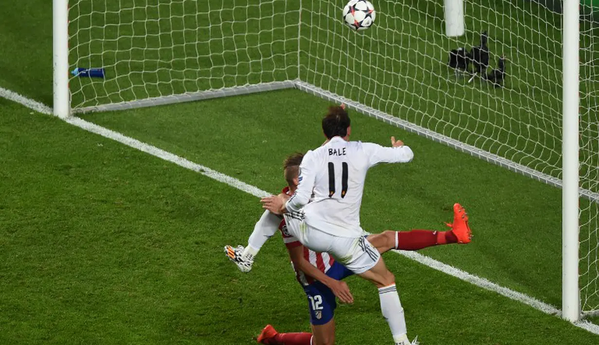 Perpanjangan waktu membuat semangat juang Madrid meningkat. Alhasil mereka bisa berbalik unggul di menit 110 lewat sundulan Gareth Bale meneruskan bola rebound tembakan Angel Di Maria yang ditepis Thibaut Courtois (AFP PHOTO/FRANCISCO LEONG) 