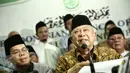 Ketum MUI KH Ma'ruf Amin memberikan pernyataan sikap mengenai kegiatan LGBT di Jakarta, Rabu (17/2). MUI mengatakan bahwa kegiatan LGBT diharamkan dalam Islam dan agama samawi lainnya demikian juga mengkampanyekannya (Liputan6.com/Faizal Fanani)