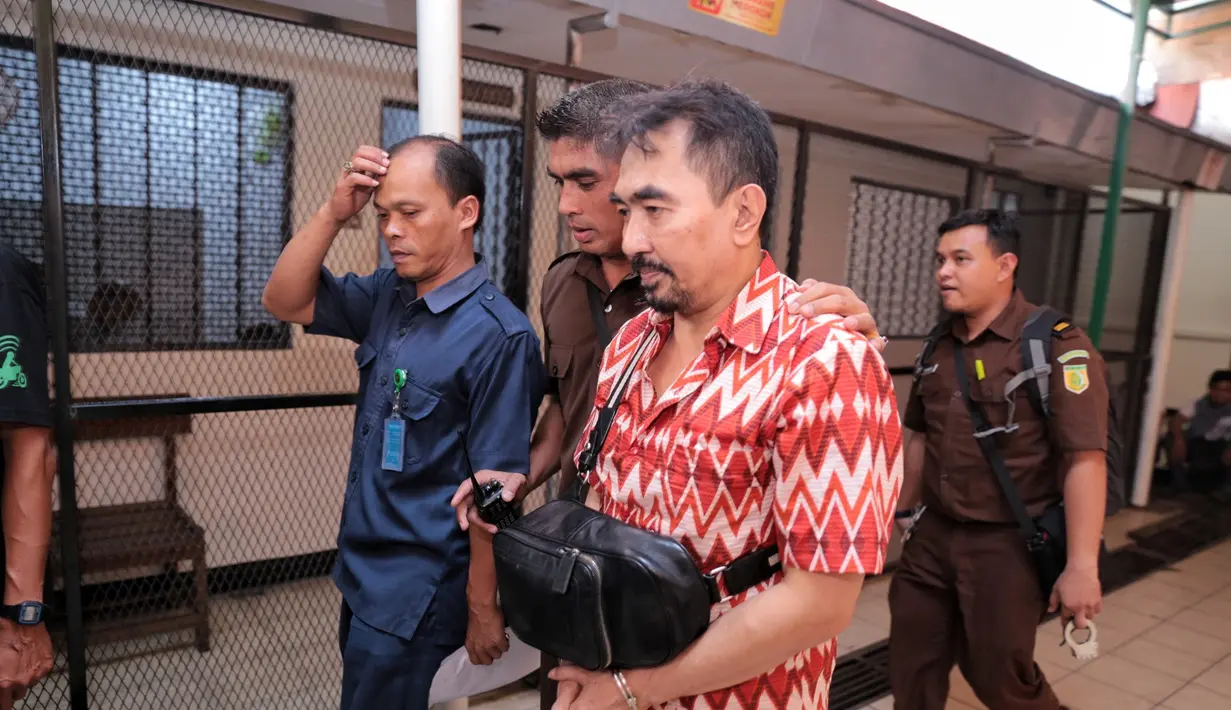 KUHAP Pasal 153 ayat 3 bahwa sidang kesusilaan tak boleh menjadi konsumsi publik. Penjelasannya, sidang tidak boleh diikuti oleh masyarakat umum kecuali pihak yang terlibat. (Adrian Putra/Bintang.com)