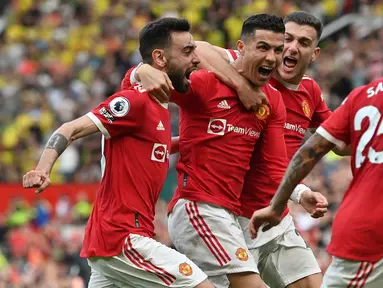 Cristiano Ronaldo baru saja menambah koleksi hattrick-nya bersama Manchester United di Liga Inggris saat menghadapi Norwich City (16/4/2022). Sejak era Premier League pada musim 1992/1993, MU memiliki 7 pemain sebagai pengoleksi hattrick terbanyak bagi Setan Merah. (AFP/Paul Ellis)