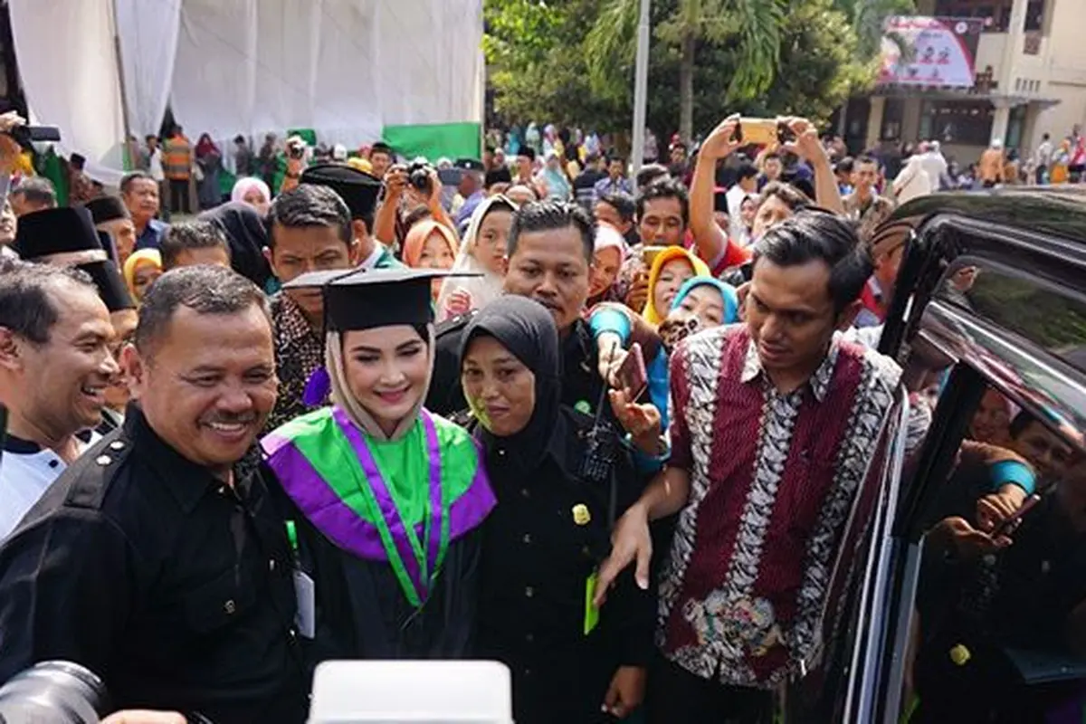 Hingga 7 Tahun, Begini Perjuangan Arumi Bachsin Demi Lulus Kuliah