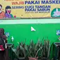 Siswa mencuci tangan setibanya pada hari pertama uji coba Pembelajaran Tatap Muka (PTM) di SDN Kenari 08 Pagi Jakarta, Rabu (7/4/2021). Skema yang akan diterapkan adalah pembelajaran tatap muka secara bergantian di dalam ruangan maksimum 50 persen dari kapasitas ruangan. (Liputan6.com/Faizal Fanani)