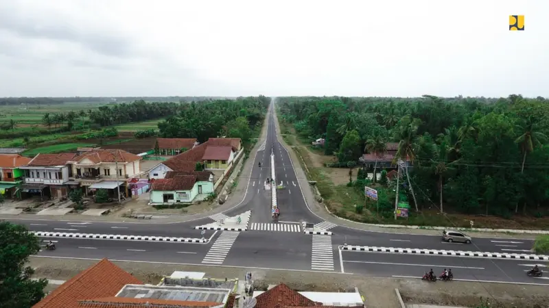 Perbaikan Jalan Nagreg-Rajapolah, Jawa Barat, mulai dari Km 43,2 hingga Km 92,2 dengan skema Padat Karya Tunai (PKT)