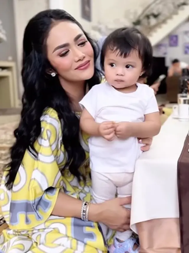 Krisdayanti bukber dengan keluarga (Instagram/krisdayantilemos)