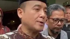 akil Wali Kota Bandung Erwin resmi ditetapkan sebagai tersangka oleh Kejari Bandung dalam kasus dugaan penyalahgunaan kewenangan terkait jual beli jabatan dan pengkondisian proyek di Pemkot Bandung tahun 2025. Keputusan ini diambil setelah penyidik memeriksa puluhan saksi dan mengumpulkan berbaga...