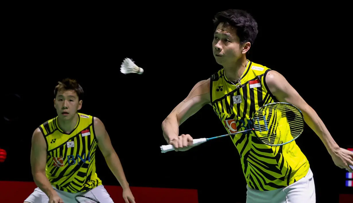 Pasangan unggulan teratas itu pun akhirnya berhasil menutup laga dengan kemenangan dua gim langsung dengan skor 21-13 dan 21-19. (Badminton Photo/Raphael Sachetat)