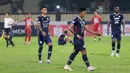 Pemain Arema FC, Bagas Adi, tampak lesu setelah dikalahkan Bali United pada laga BRI Liga 1 di Stadion PTIK, Jakarta, Senin (27/3/2023). Arema menang dengan skor 3-1. (Bola.com/M Iqbal Ichsan)