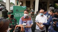 Menteri Kesehatan RI Budi Gunadi Sadikin meninjau vaksinasi COVID-19 booster untuk masyarakat umum di Balai Sarwono, Cilandak Jakarta pada tanggal 19 Februari 2022. (Dok Kementerian Kesehatan RI)