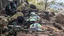 Para penembak jitu Angkatan Pertahanan Australia (Australian Defense Force/ADF) dan Tentara Nasional Indonesia (TNI) Angkatan Darat (AD) ambil bagian dalam latihan bersama dalam Latihan Tembak Senjata Live Fire Exercise (Calfex) yang diberi nama Keris Woomera di Pusat Latihan Tempur Marinir di Situbondo, Sabtu 16 November 2024. (JUNI KRISWANTO/AFP)
