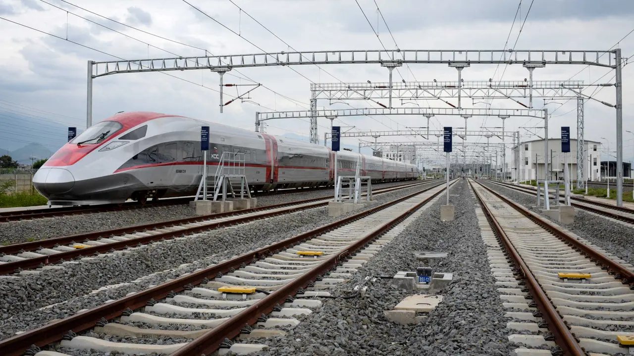 Pelatihan Masinis Kereta Cepat Jakarta-Bandung