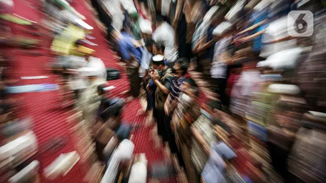 FOTO: Sholat Jumat Pertama Ramadhan di Masjid Istiqlal