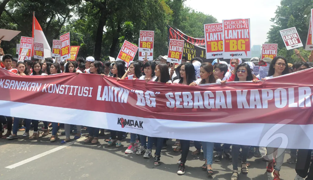Massa yang tergabung dalam Kompak pendukung Komjen Budi Gunawan melakukan aksi di depan Istana Merdeka, Jakarta, Senin (16/2/2015). (Liputan6.com/Herman Zakharia)