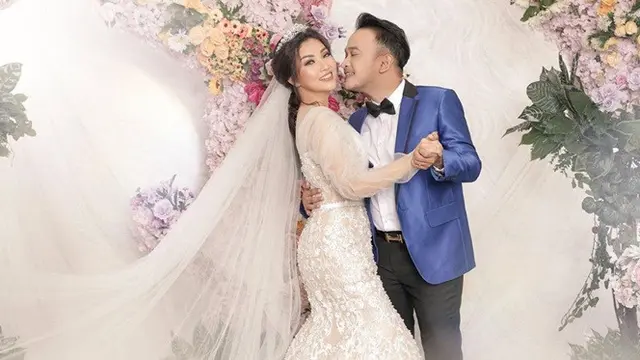 5 Gaya Pemotretan Keluarga Ruben Onsu, Kompak dan Menawan